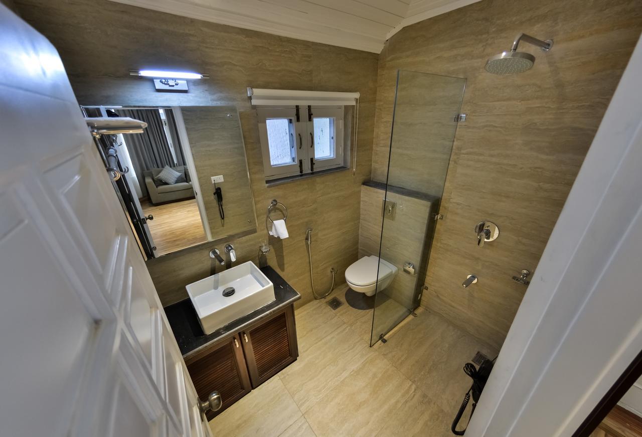 Hotel Metropolis Srīnagar Eksteriør bilde