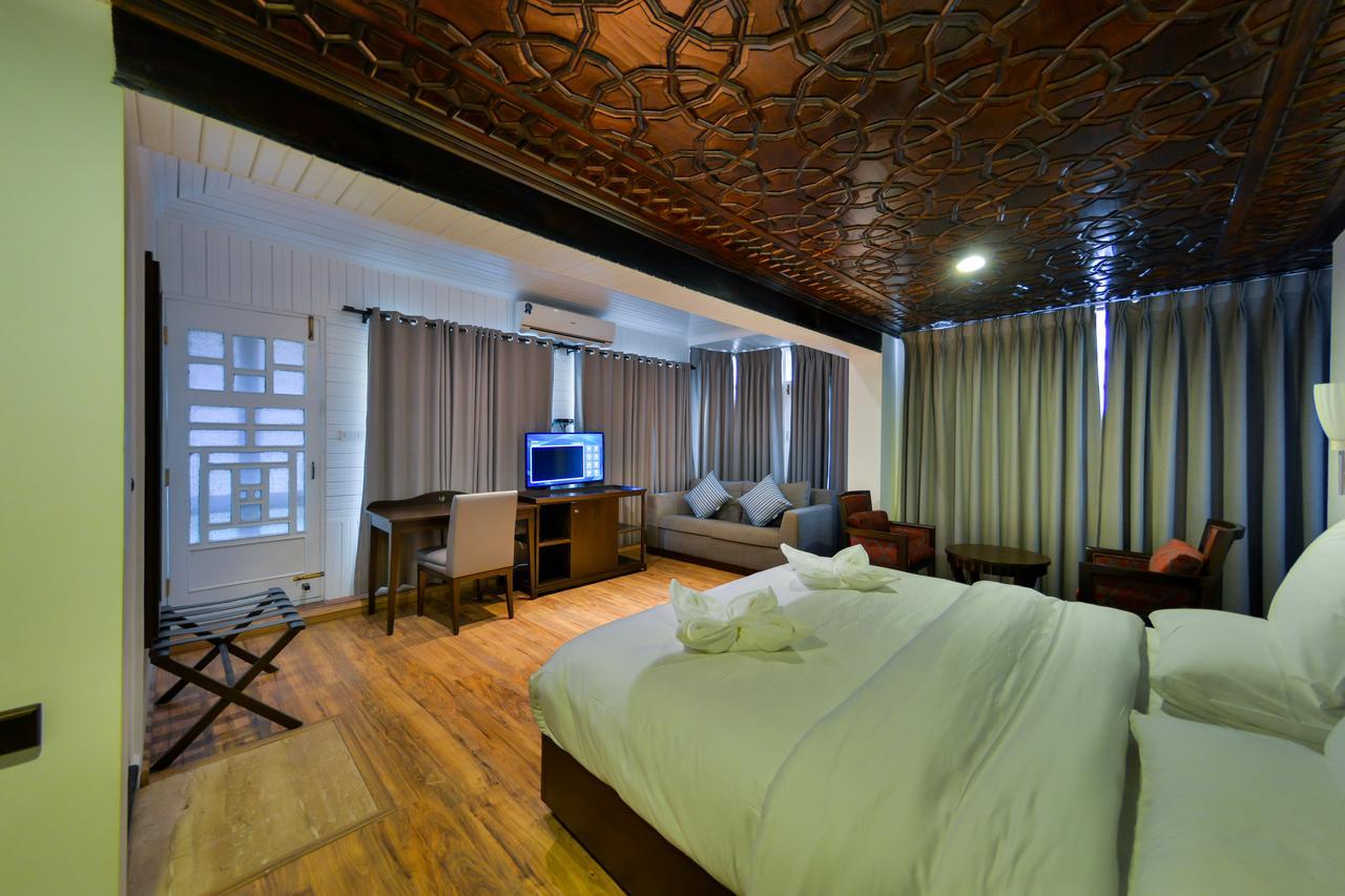 Hotel Metropolis Srīnagar Eksteriør bilde